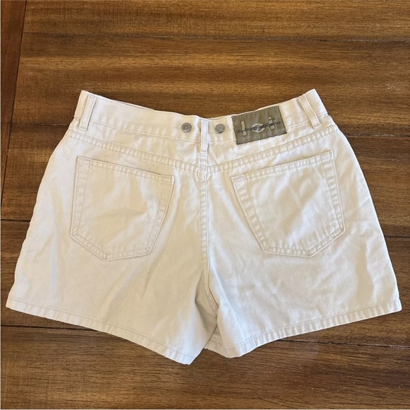 LEI - Junior’s Khaki Shorts Size 11 Flower Patch Vintage 3” Inseam - Picture 5 of 9